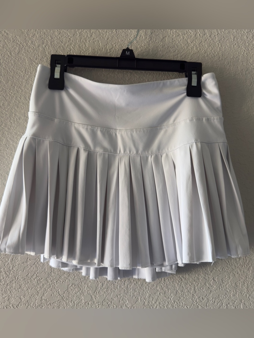 GOLD HINGE White Pleated Tennis Skirt